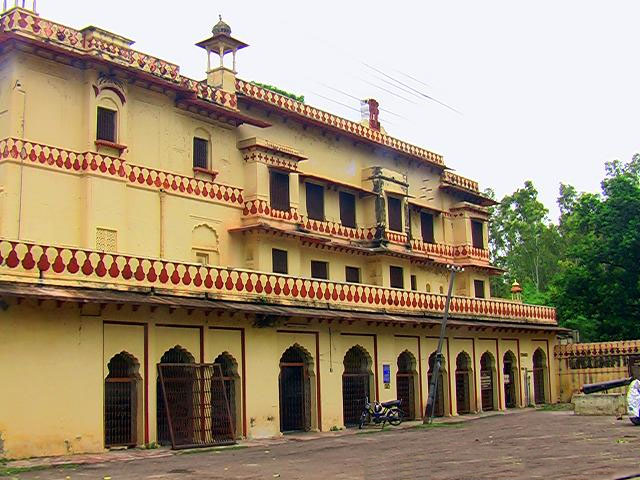 brij-vilas-palace-government-museum-img